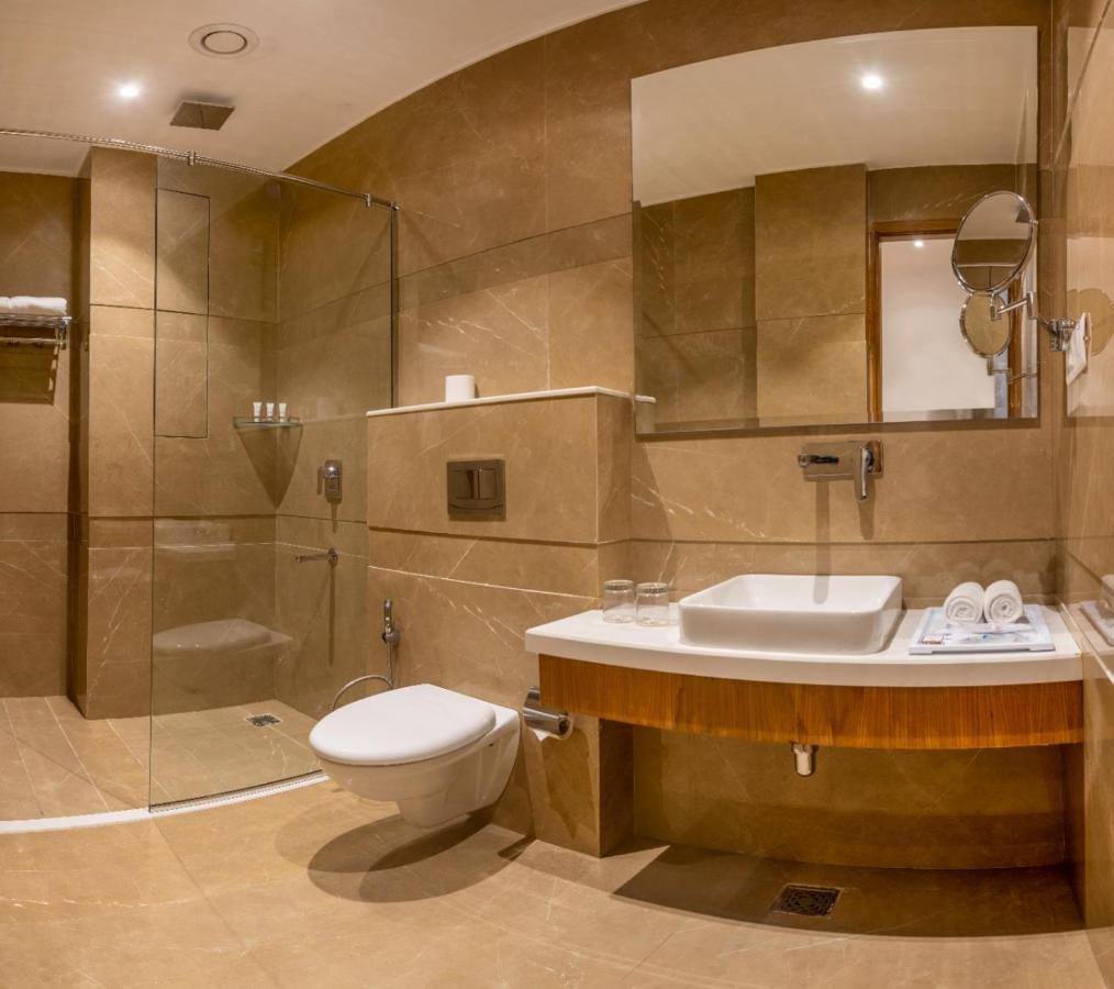 Surestay By Best Western Model Town Amritsar Exterior foto