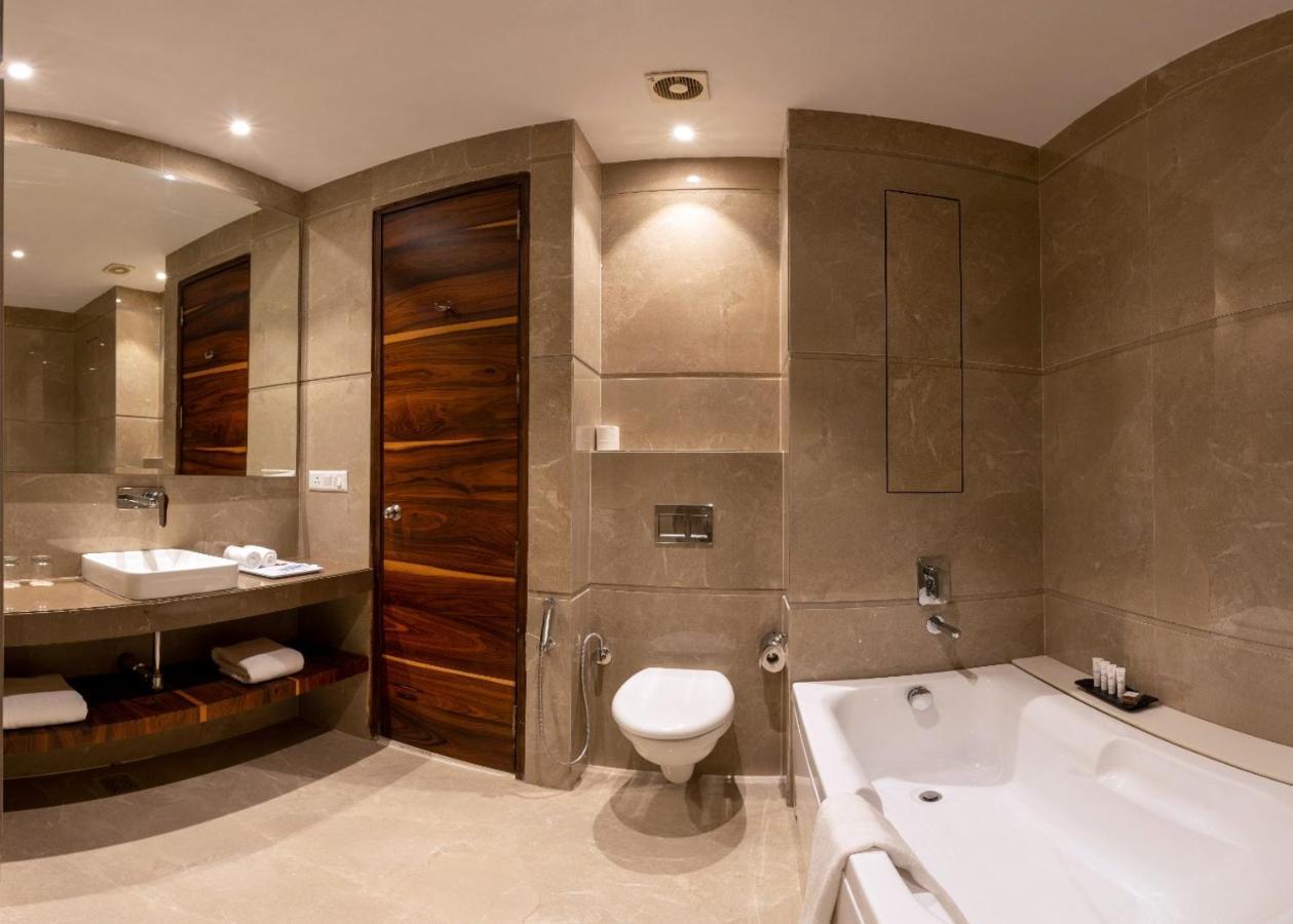 Surestay By Best Western Model Town Amritsar Exterior foto