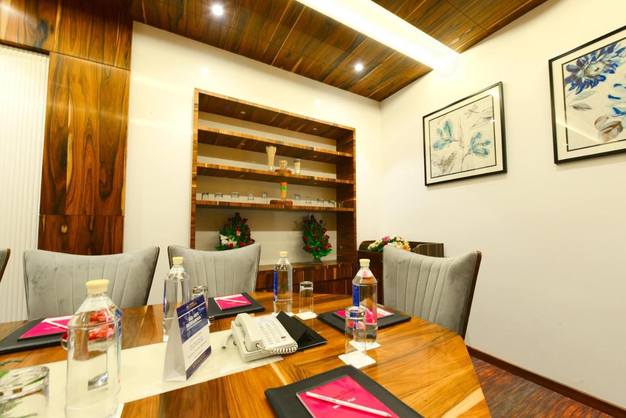 Surestay By Best Western Model Town Amritsar Exterior foto