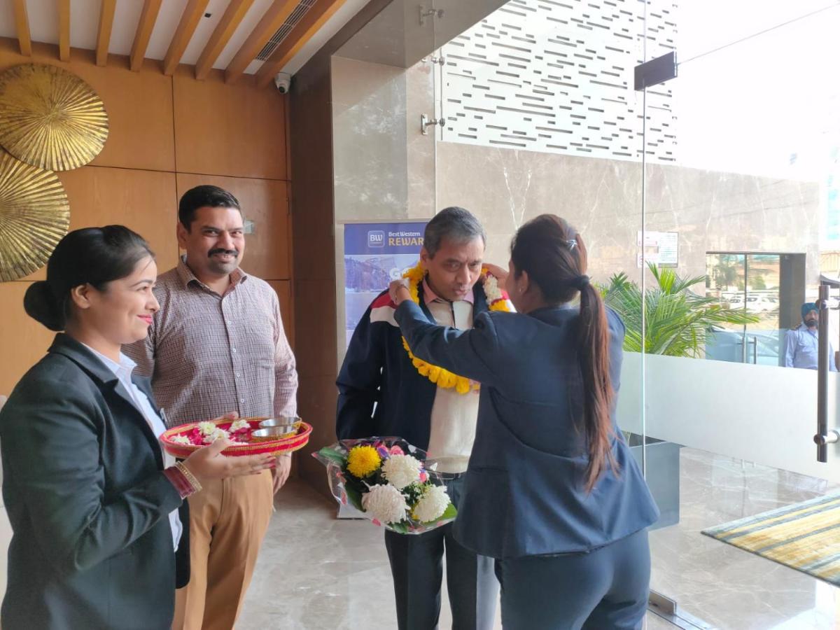 Surestay By Best Western Model Town Amritsar Exterior foto
