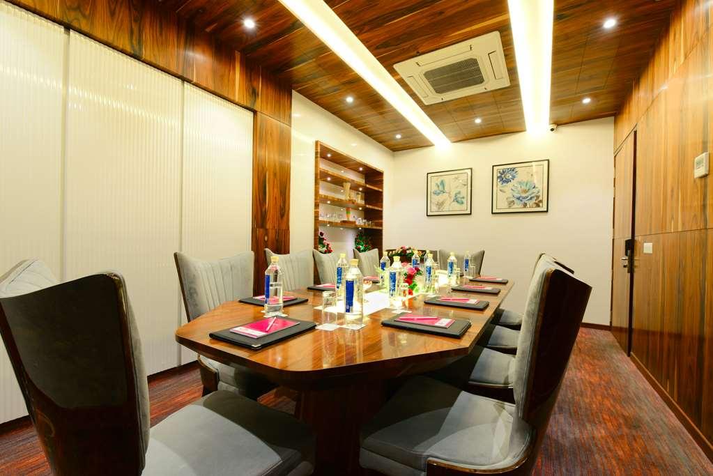 Surestay By Best Western Model Town Amritsar Facilidades foto