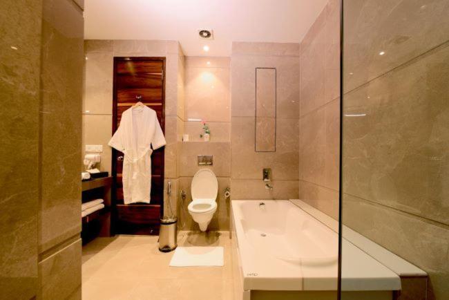 Surestay By Best Western Model Town Amritsar Exterior foto